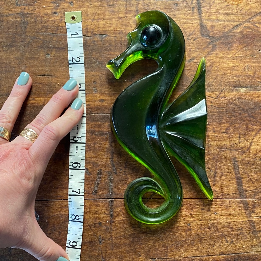 Vintage Mid Century Lucite or Acrylic Green Seahorse Wall Decor - Picture 9 of 9